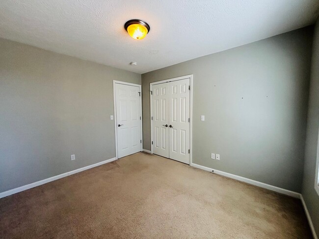 Building Photo - 200 Meadow Dr NW