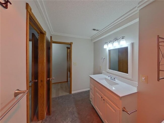 Building Photo - 1503 Palomino Trail