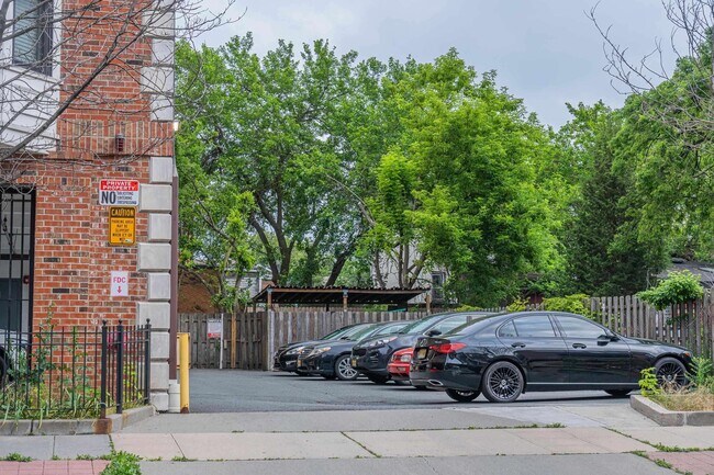 Building Photo - 5 Monitor St