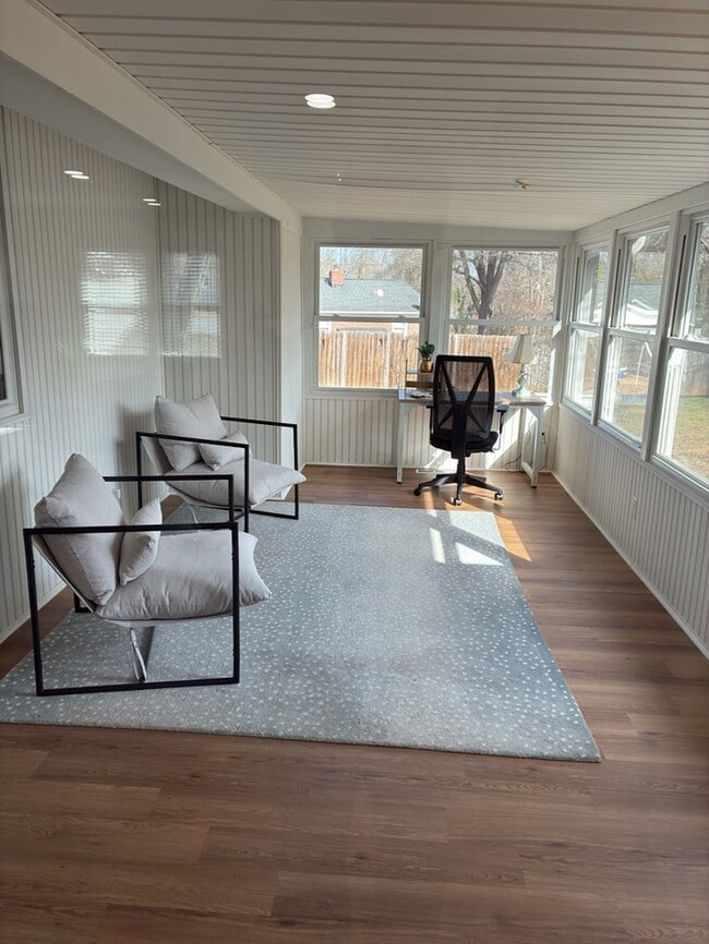 Building Photo - 3 Bedroom 2 Bathroom