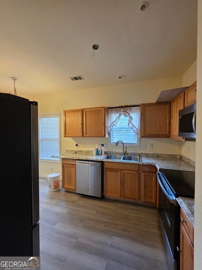 Building Photo - 207 Granite Way