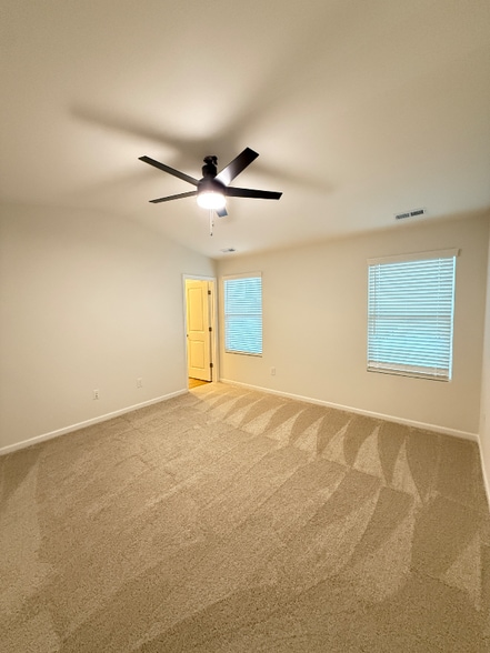 Building Photo - 44 W Farley Dr