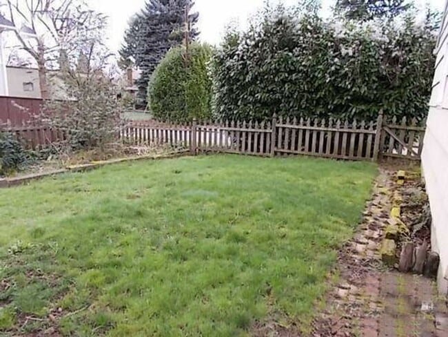 Building Photo - Sellwood Cottage