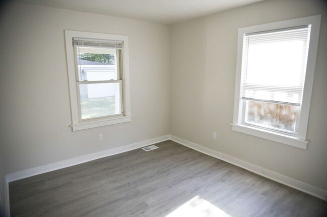 Building Photo - Updated 3BR house in Taylor Berry Neighbor...