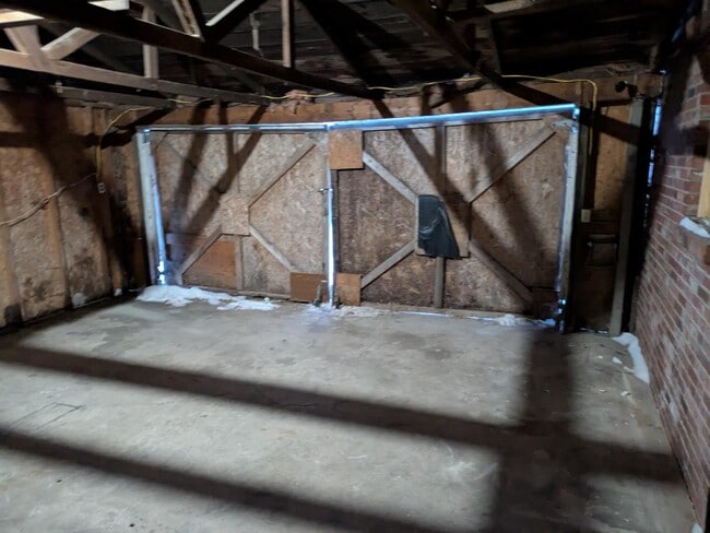 Building Photo - 1005 S Pittenger Rd