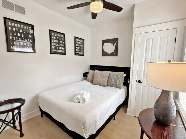 Building Photo - 1408 Pleasant St