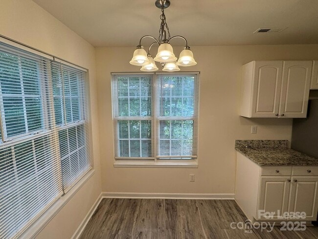Building Photo - 6610 Cedar Cliff Dr