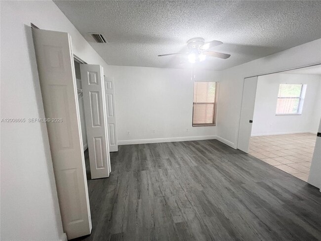 Building Photo - 1832 My Pl Ln