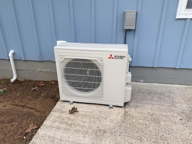 Building Photo - 205 Robert E Lee St