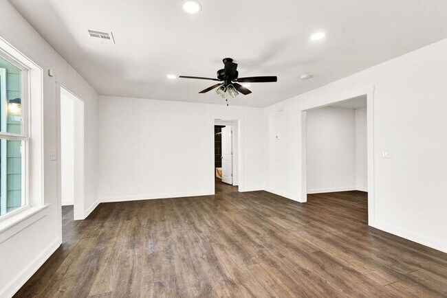 Building Photo - Stunning 3-Bedroom Home with Modern Upgrades in Tulsa