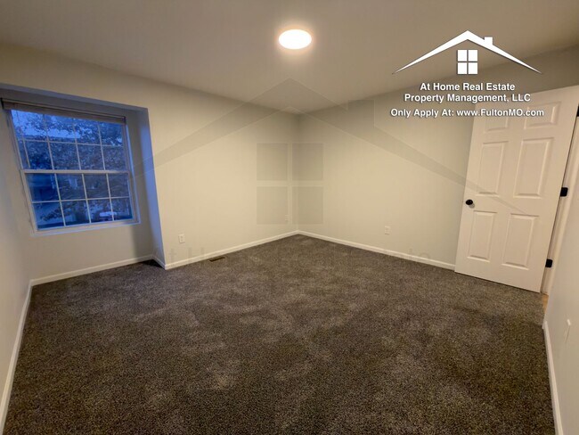 Building Photo - 1011-1013 Greystone Court