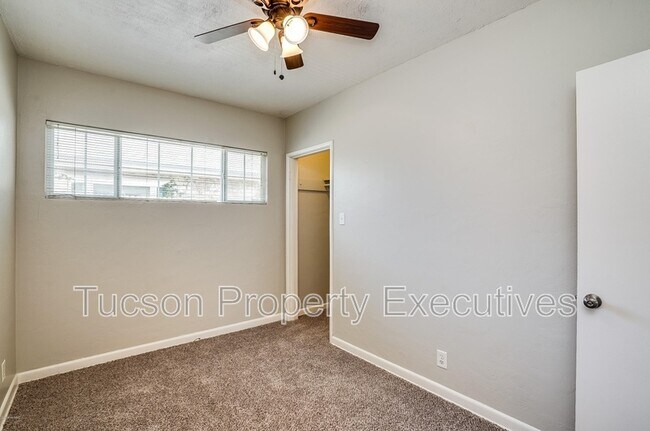 Building Photo - 1040 E Linden St