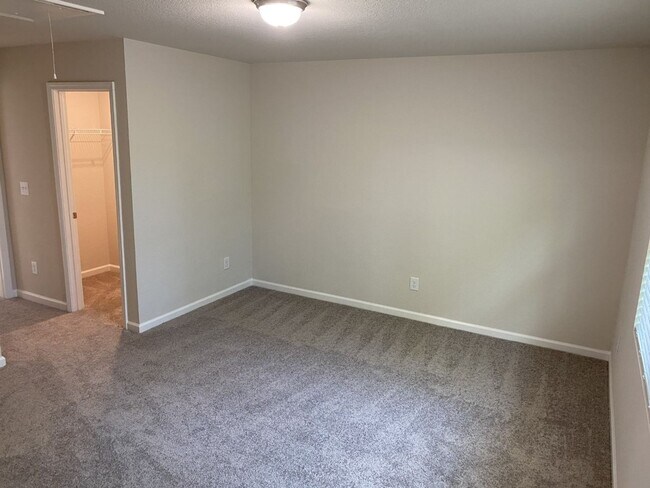 Building Photo - 3 Bedroom Wiggins Village
