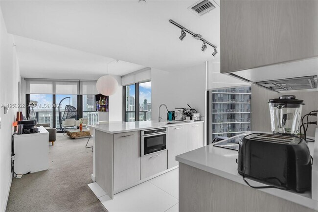 Building Photo - 501 NE 31st St