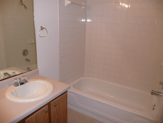 Building Photo - 734 Latteridge Dr