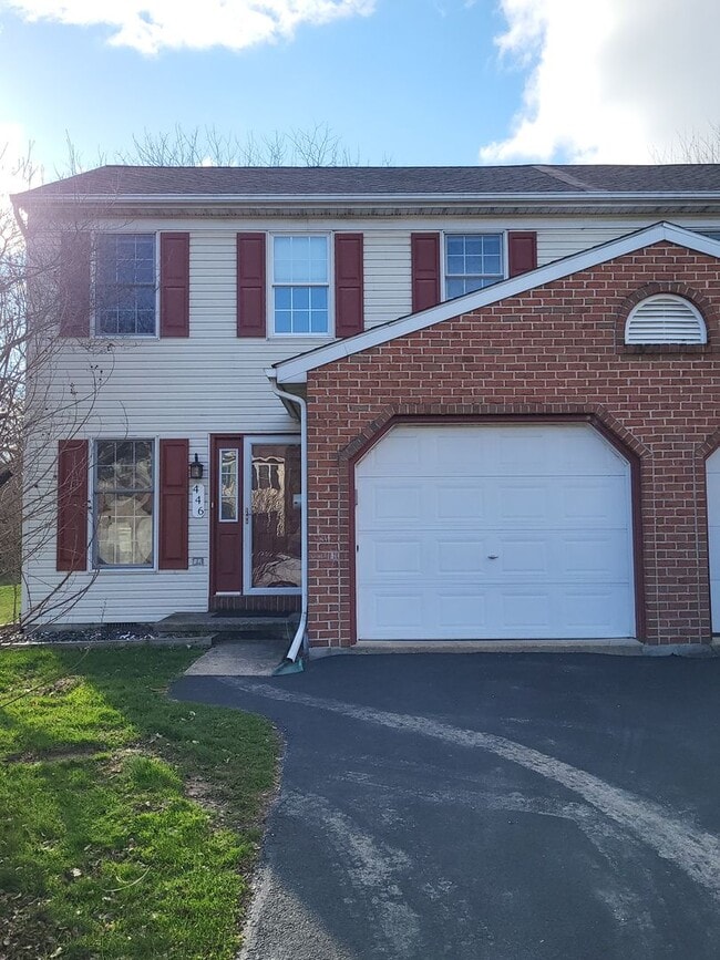 Building Photo - 3 Bedroom Townhome in Lititz