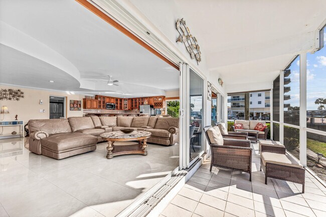 Building Photo - 1166 Hillsboro Mile