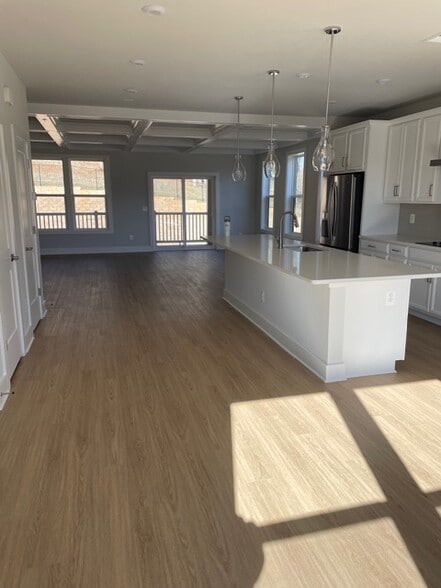 Building Photo - 813 Wesley Ln