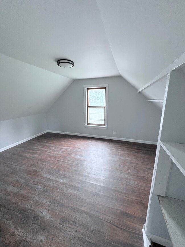 Building Photo - 409 Healy Ave