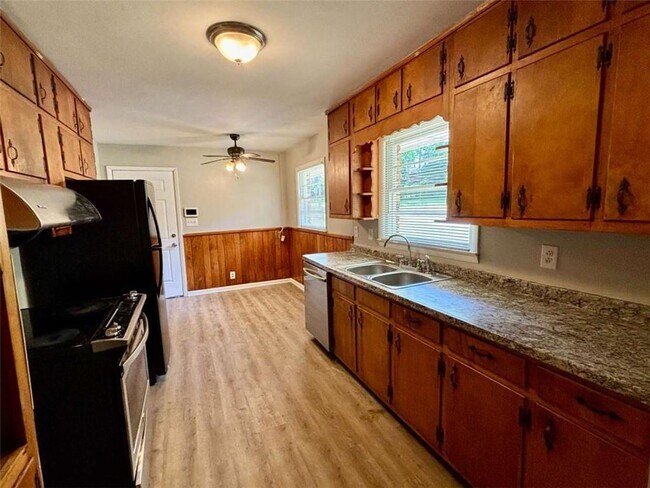 Building Photo - 2612 Dawn Dr