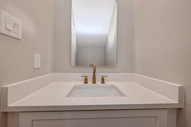 Building Photo - 811 Avenue J