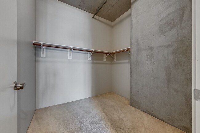 Building Photo - Juhl 345-City Views from this Spacious Deluxe Studio Residence
