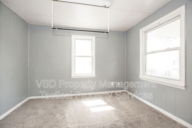 Building Photo - 6924 Claasen Ave