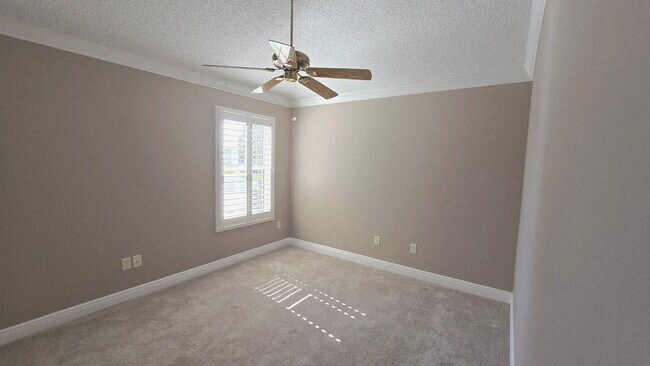 Building Photo - 2 bedroom 2 bath located in Ashleigh Villas