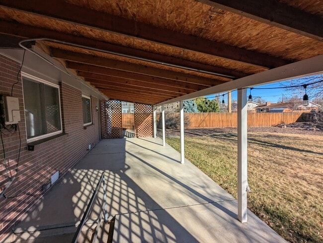 Building Photo - 6056 Simms St