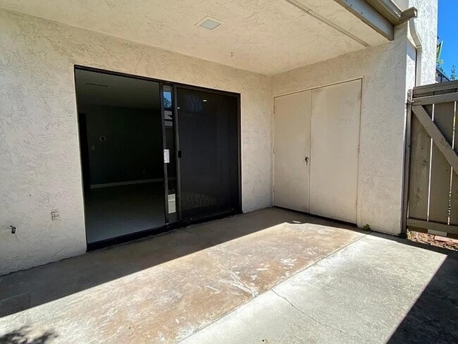 Building Photo - 450 W Vermont Ave