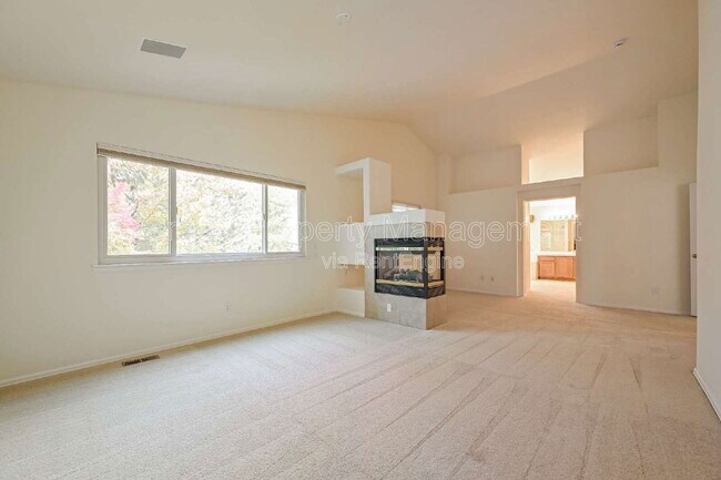 Building Photo - 10376 Dunsford Dr