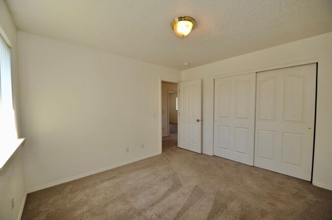 Building Photo - Broadmoore Community, 4 bed 2.5 bath
