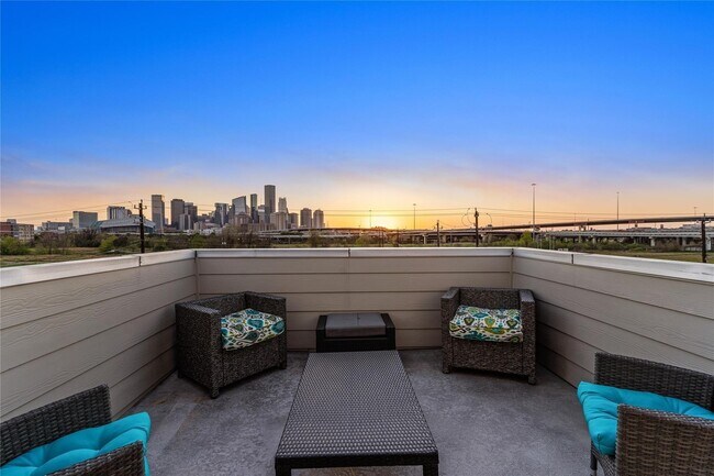 Building Photo - 308 Jensen Dr