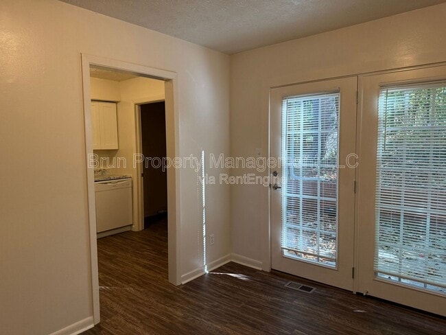 Building Photo - 1204 Glade Hill Dr