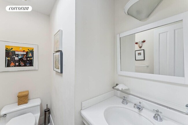 Building Photo - 148 Jermain Ave