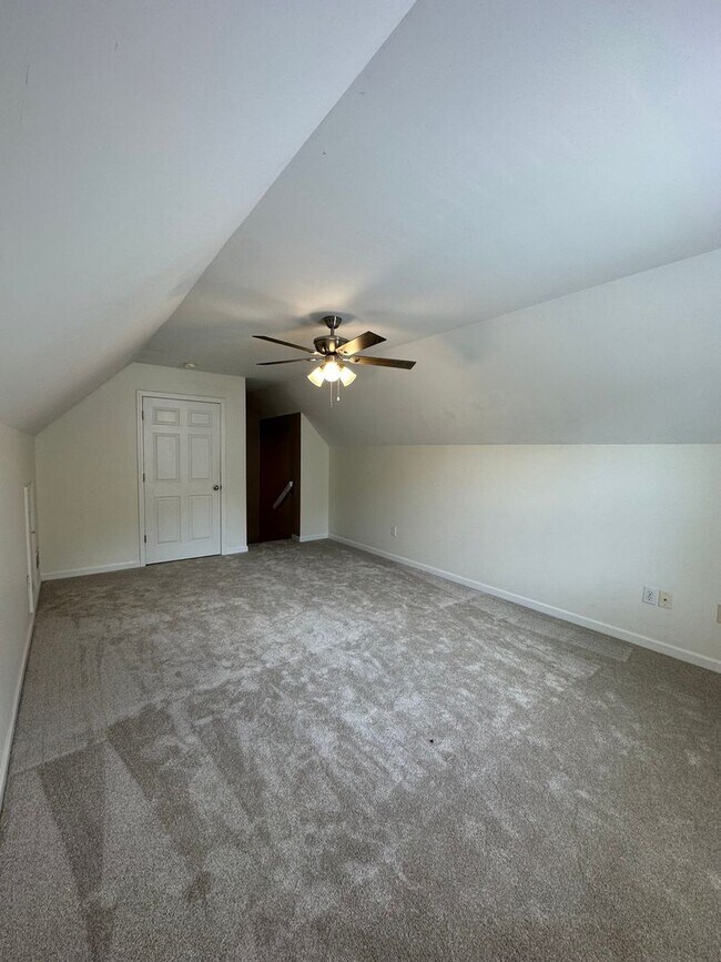 Building Photo - Move-In ready 3-bedroom 2-bathroom house on the Eastside