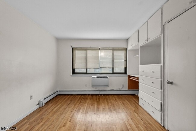 Building Photo - 401 US-22