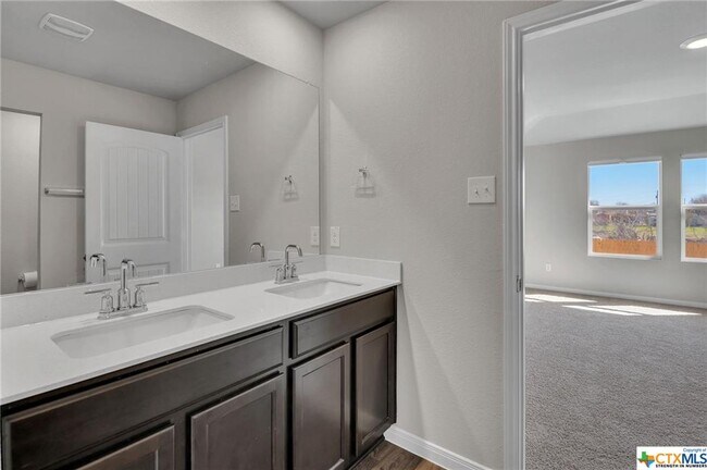 Building Photo - 585 Apache Plum Dr