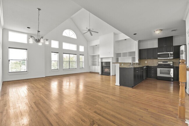 Building Photo - Charming 3-Bed, 2.5-Bath Home in the Heart...