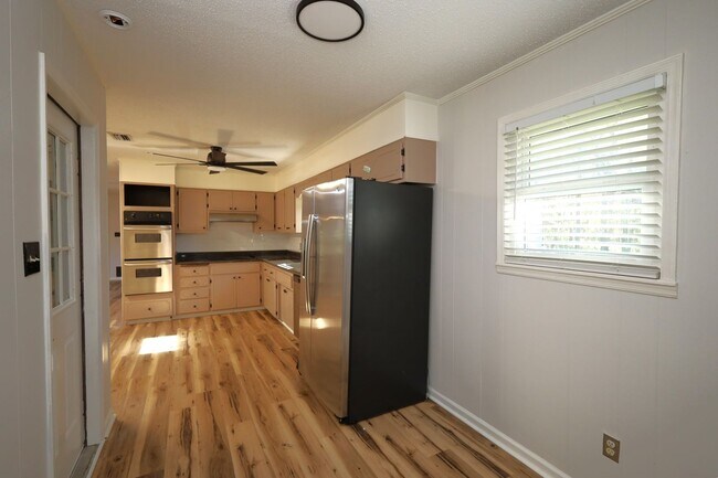 Building Photo - 282 Parkview Cir