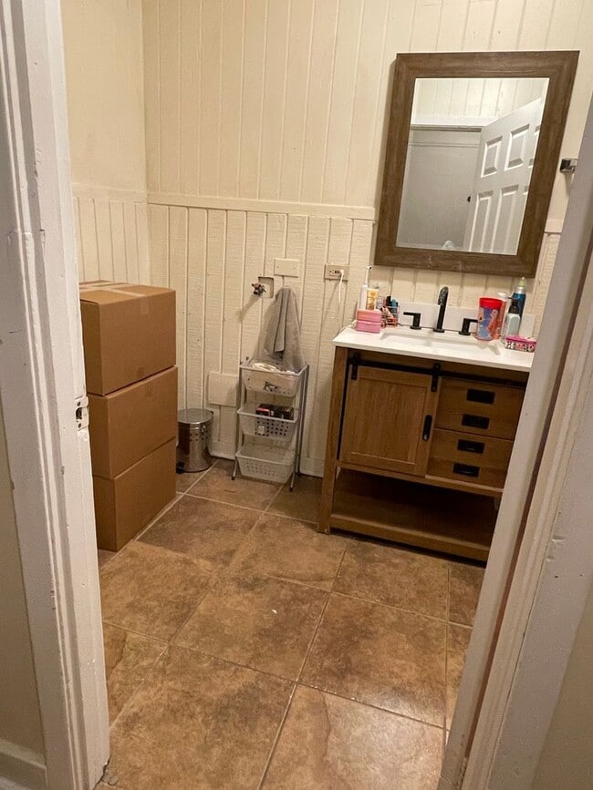 Building Photo - 2BD/1BA Shotgun in Bayou St John