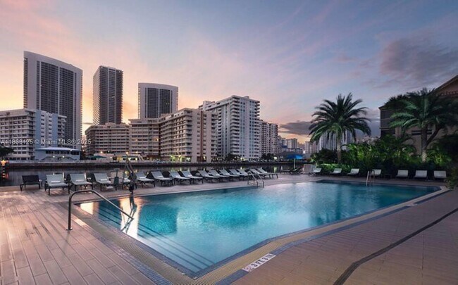 Building Photo - 2600 E Hallandale Beach Blvd