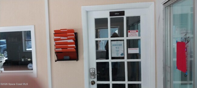 Building Photo - 221 Columbia Dr