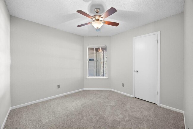 Building Photo - 2304 Silver Spur Dr