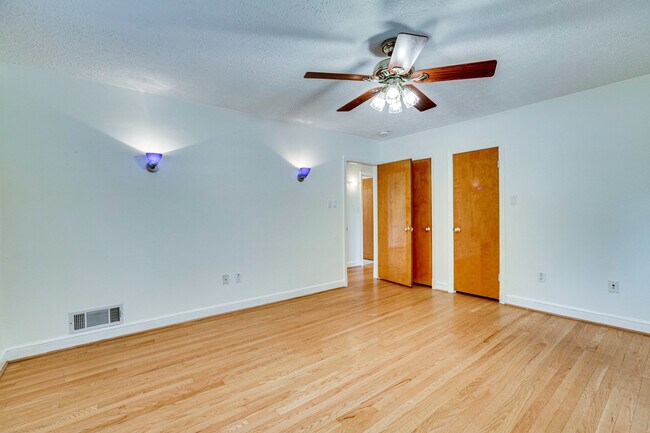 Building Photo - 5610 Wilson Blvd