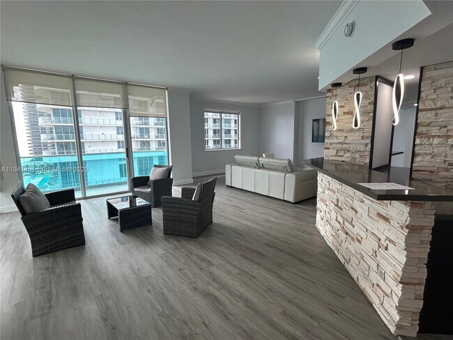 Building Photo - 4001 S Ocean Dr