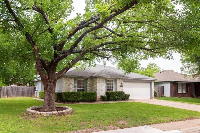 Primary Photo - 1812 Hollow Tree Blvd