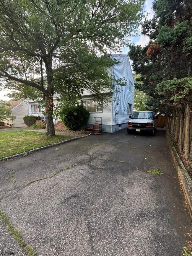 Building Photo - 80 Cedarhurst Ave