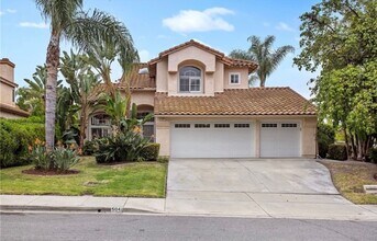 Building Photo - Vibrant 4 Bed/3 Bath Home in Oceanside