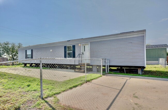Primary Photo - 2 bed 2 bath trailer available now